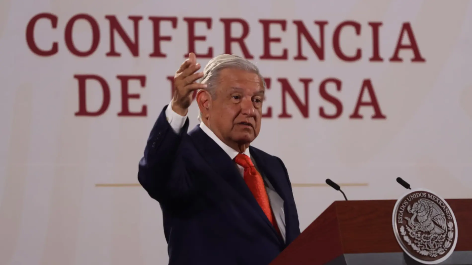 Si no legislan, que no cobren AMLO a diputados de oposición